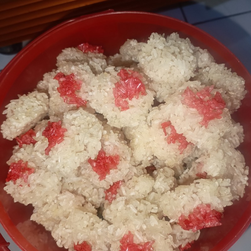 Kue buatan uti
