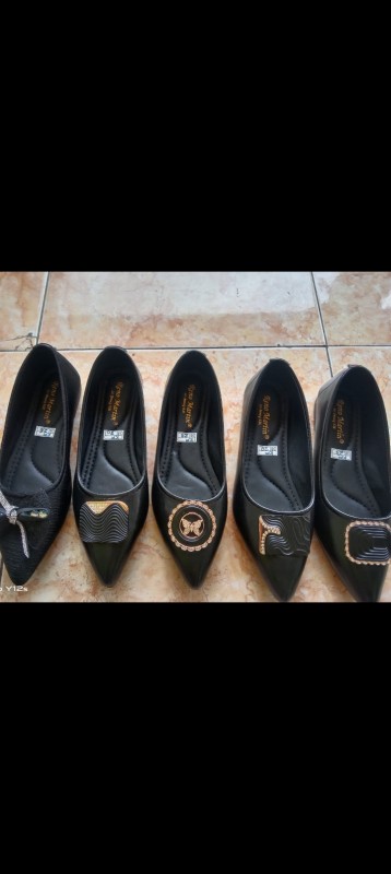 Dhekia shoes
