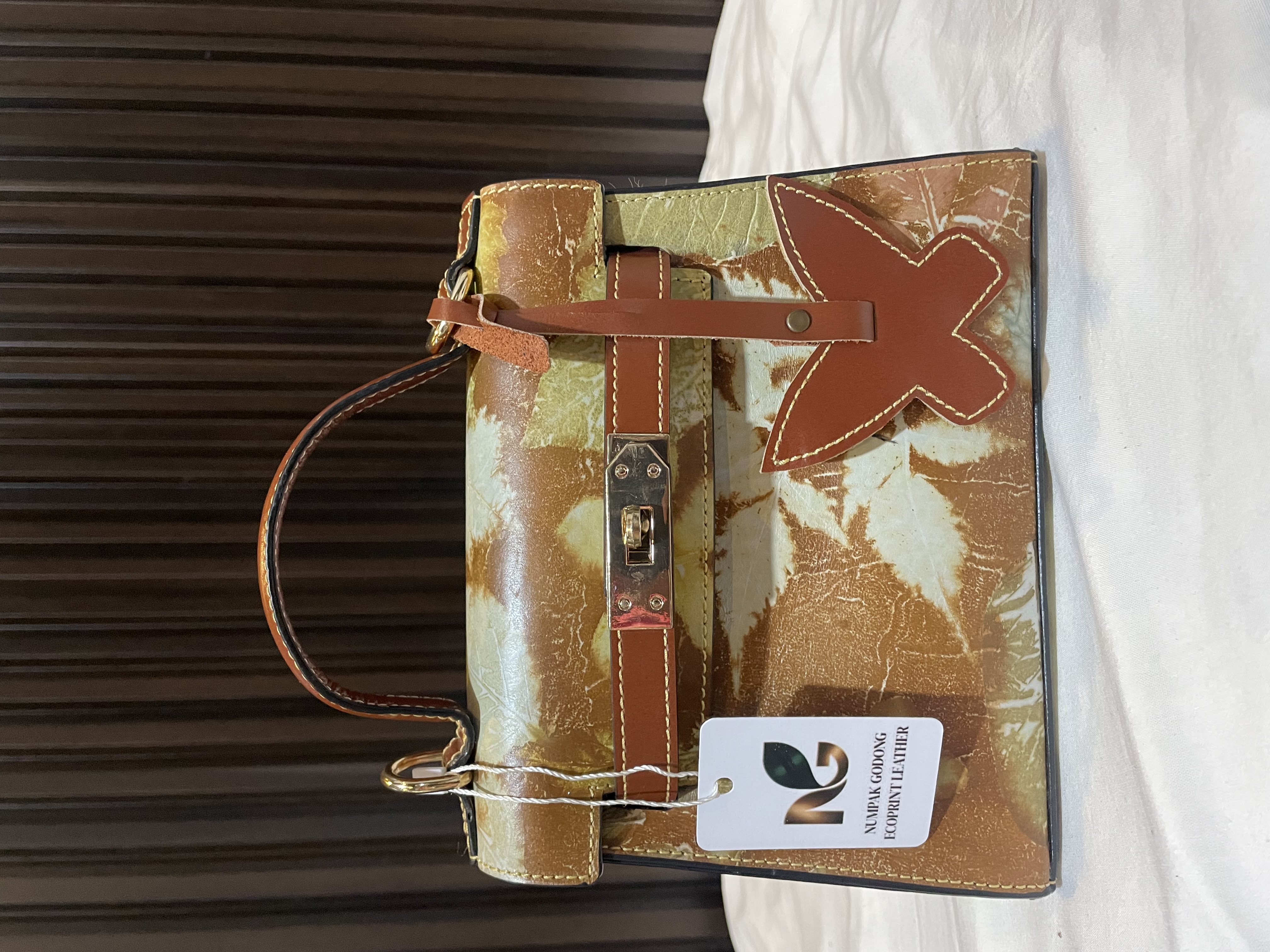 Numpakgodong leather
